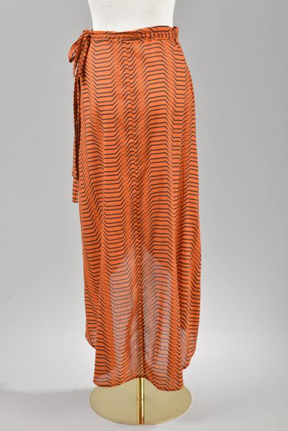 null DVF - Diane Von Fürstenberg.

Size M, Set includes: black and orange stripes...