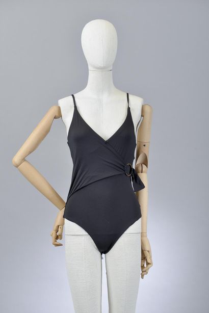 null DVF - Diane Von Fürstenberg.

Size L, Set includes: 1-piece black swimsuit (439),...