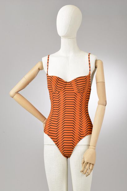 null *DVF - Diane Von Fürstenberg.

Size L, Set includes: black and orange stripes...