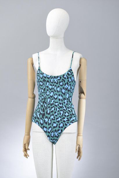 null *DVF - Diane Von Fürstenberg.

Size L, Set includes: 1-piece blue leopard swimsuit...
