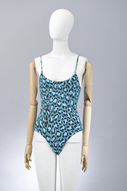 null 
*DVF - Diane Von Fürstenberg.




Taille S, Ensemble comprenant : maillot léopard...