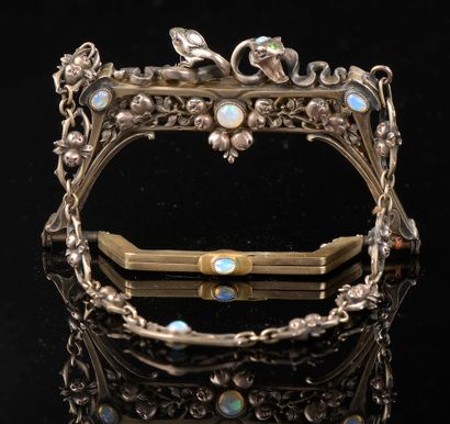 null Attributed to Edmond LHOTE.

Silver purse chain and mounting, partially gilded,...