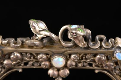 null Attributed to Edmond LHOTE.

Silver purse chain and mounting, partially gilded,...