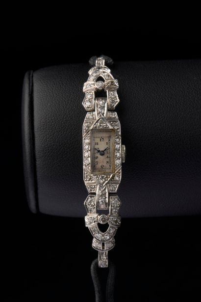 null Watch bracelet of lady, the rectangular case in platinum 850 thousandths entirely...