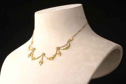 null 18k yellow gold drapery necklace decorated with garlands of flowers and two...