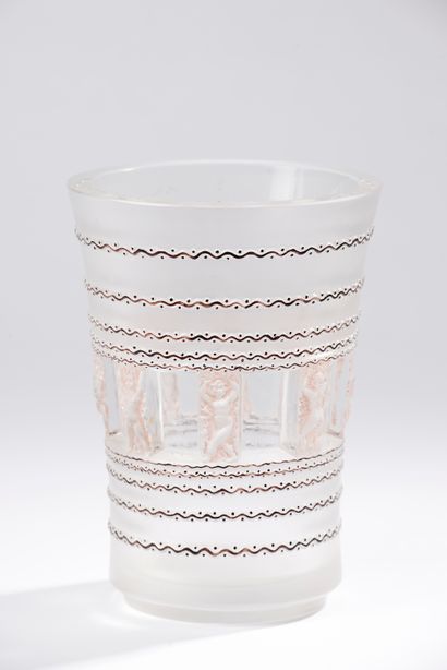 null 
LALIQUE France.




Vase modèle "Florence" en verre blanc moulé-pressé mat...