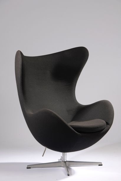 null 
Arne JACOBSEN (1902-1971) éditions Fritz HANSEN.




Fauteuil pivotant modèle...