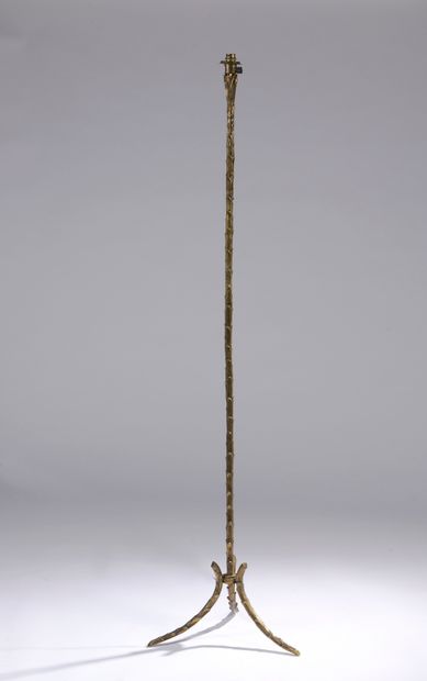 
Attributed to the House of BAGUÈS.




Tripod...