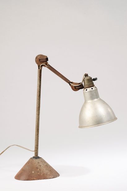 null 
Bernard-Albin GRAS (1886-1943).




Lampe de bureau orientable modèle "205"....