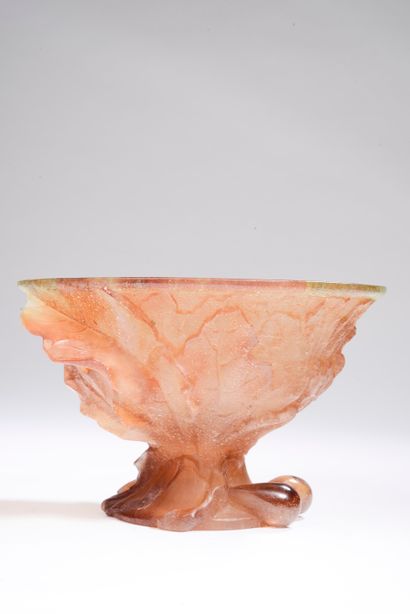 null 
DAUM France.




Cup on pedestal in moulded glass paste in shades of orange...