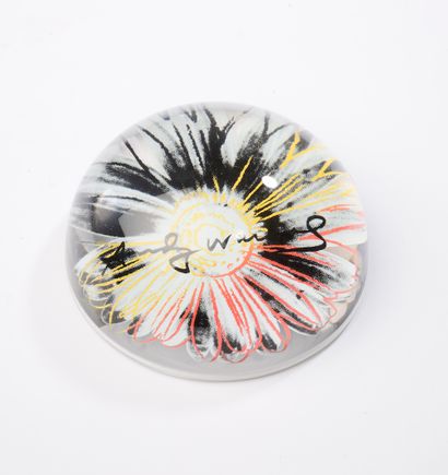 null 
After Andy WARHOL (1928-1987), published by ROSENTHAL Studio-line.




Paperweight...