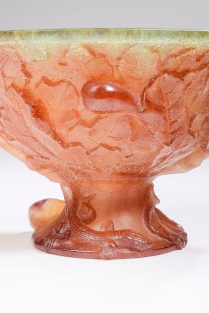 null 
DAUM France.




Cup on pedestal in moulded glass paste in shades of orange...