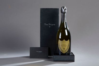 null 1 bouteille CHAMPAGNE "Dom Pérignon", Moët Chandon 2000 (coffret abîmé)