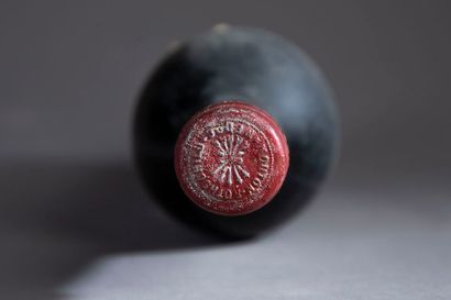 null 1 bouteille Château MOUTON-ROTHSCHILD, 1° cru Pauillac 1945 (ett, papier d'entourage...