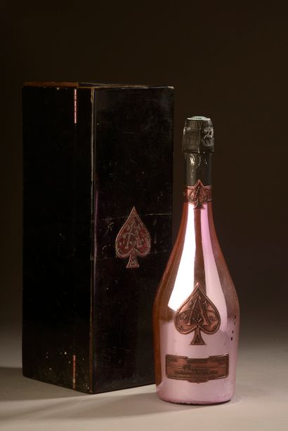 null 1 bottle CHAMPAGNE "rosé", Armand de Brignac (wooden box, damage to the lining...