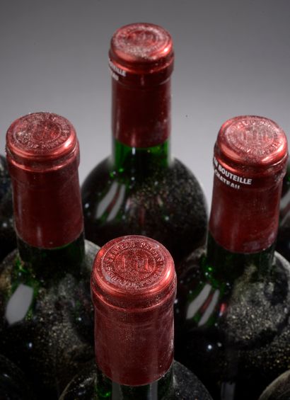 null 12 PETRUS bottles, Pomerol 1973 (es, etlt, 4 J, 6 TLB, 3 ea, 1 LB, 1 LB/MB ett),...