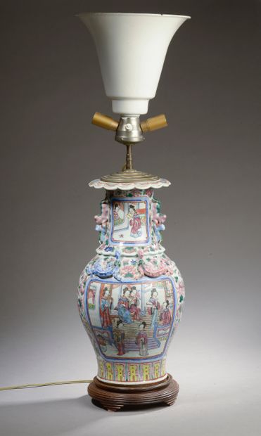 null CHINA - 19th century. 

A porcelain baluster vase with enamelled decoration...