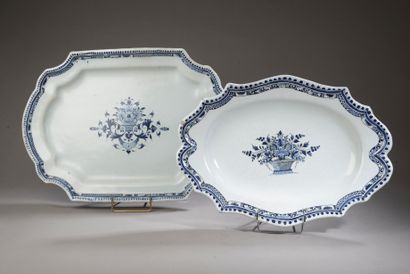 null Set of two white earthenware dishes decorated with a vase and a basket of flowers...