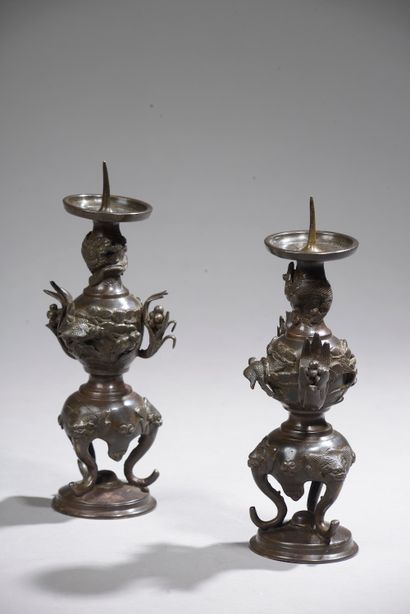 null JAPAN - Circa 1900.

Two tripod candlesticks on a rounded base, in bronze with...