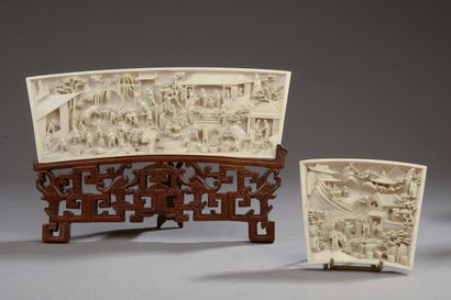 null CHINA - Canton, end of the 19th century.

Two carved ivory plates (elephantidae...