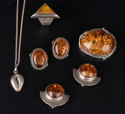 null Silver and amber set including an oval brooch, two pairs of clip earrings and...