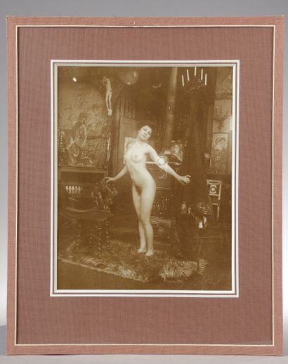 null After Alphonse MUCHA (1860-1939). 

 Model in the artist's studio, rue du Val...