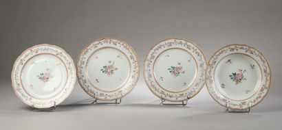 null CHINA, Compagnie des Indes.

Suite of three porcelain dinner plates and one...