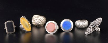 null Set of seven rings in silver 925 thousandths, one decorated with a cabochon...