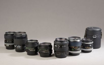 null Ensemble de sept objectifs Canon et Nikon divers dont Canon FD 1.8/50mm - 2.8/28...