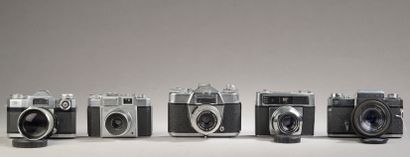 null Ensemble de cinq appareils photographiques : Icarex 35 avec objectif Carl Zeiss...