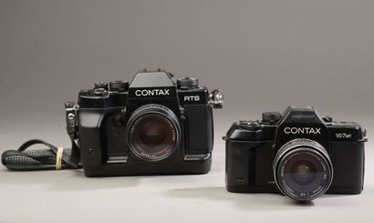 null Ensemble de deux appareils photographiques Contax : Contax RTS III avec objectif...