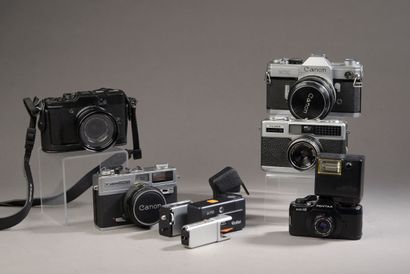 null Ensemble de six appareils photographiques divers : canon FX avec objectif Canon...