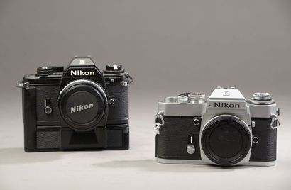 null Ensemble de deux appareils photographiques Nikon : Nikon EM noir avec objectif...