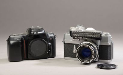 null Ensemble de deux appareils photographiques Nikon : Nikon F avec Nikkorex et...