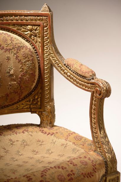 null 
Moulded, carved and gilded wooden lounge furniture (chips and rework), decorated...