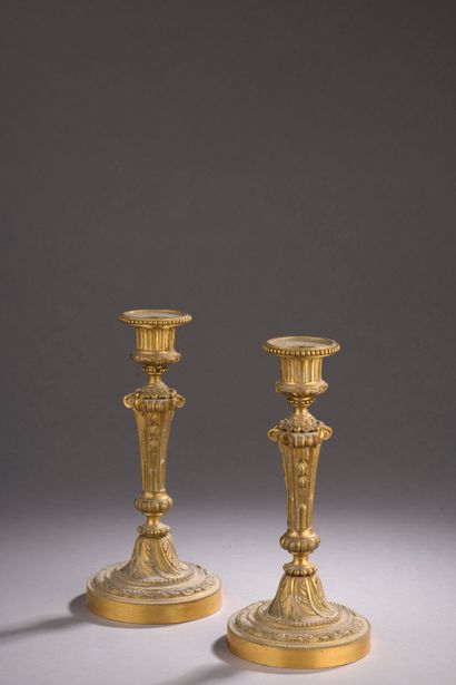 null Two pairs of chased and gilded bronze torches (small oxidations, missing a fuse)....