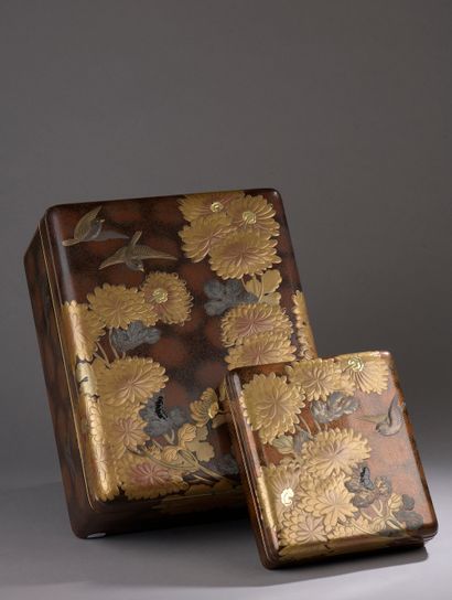  JAPON, période Meiji (1868-1912). Suzuribako en laque à décor takamaki-e argent...