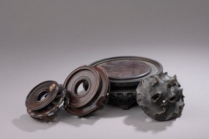  CHINA, 19th century. Set of three bases and a lid in openwork and carved wood (missing)....