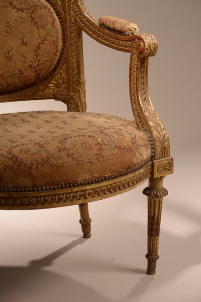 null 
Moulded, carved and gilded wooden lounge furniture (chips and rework), decorated...