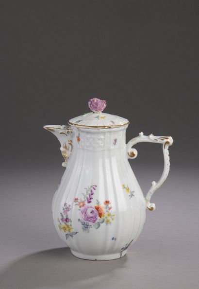  MEISSEN. Porcelain vase decorated with flowers in the natural, the body and the...