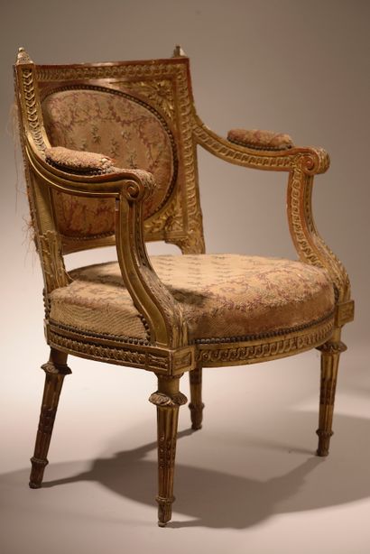 null 
Moulded, carved and gilded wooden lounge furniture (chips and rework), decorated...