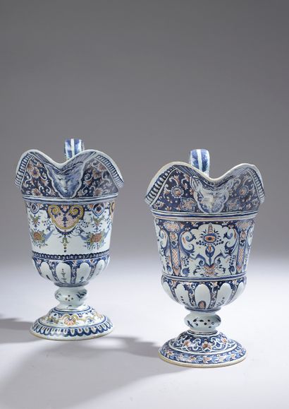 null Pair of earthenware ewers with polychrome decoration of flowered garlands and...