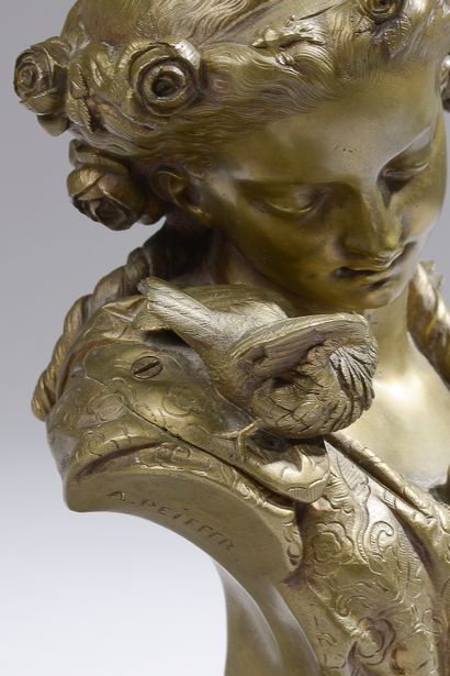 null Auguste Joseph PEIFFER (1832-1886).

Buste de jeune femme à l'oiseau.

Bronze...