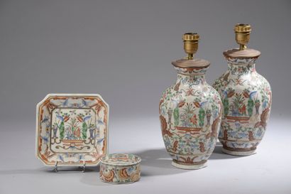null CHINE - XIXe siècle.

Ensemble comprenant une paire de vases montés en lampes...