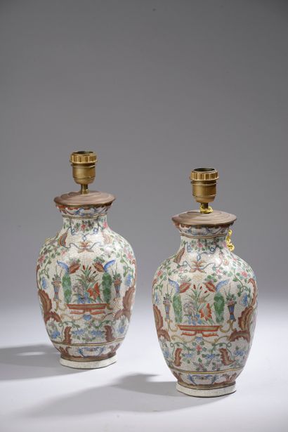 null CHINE - XIXe siècle.

Ensemble comprenant une paire de vases montés en lampes...