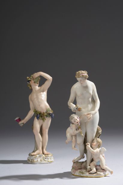 null MEISSEN.

Bacchus et Venus aux amours.

Deux sujets en porcelaine polychrome...