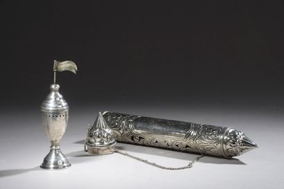 null Silver spice urn with a flag.

Russia, 19th century. 

Weight : 49,8 g

An Esther...
