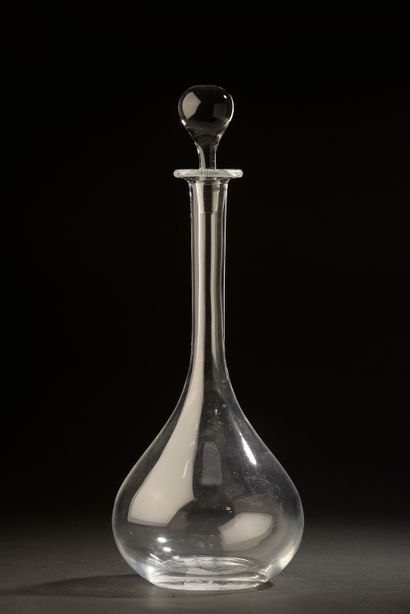 null BACCARAT.

Carafe à haut col munie de son bouchon. 

Cachet sous la base.

Haut....