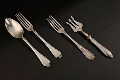 null Silver set including a cutlery set with Renaissance style vegetal decoration,...