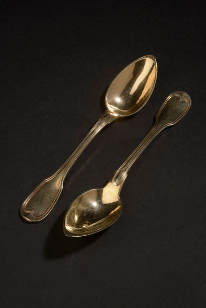 null Set of twelve small gilt silver spoons, filet model.

Paris, 1819-1838.

Weight...